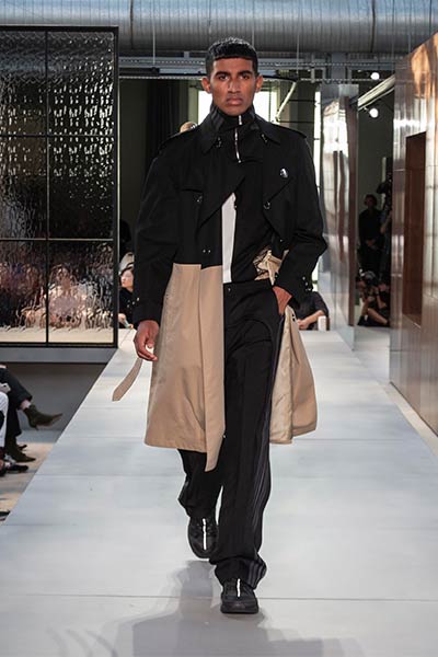تصاميم راقية بلمسة جريئة ... اليك مجموعة Ricardo Tisci الأولى لدار Burberry